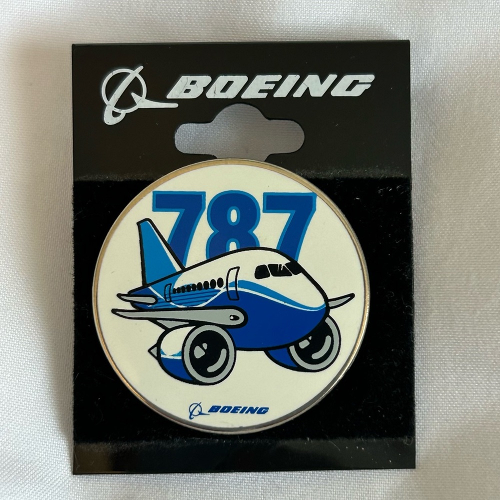 BOEING 787 AIRPLANE AVIATION ROUND TIE TACK LAPEL PIN NWOT
